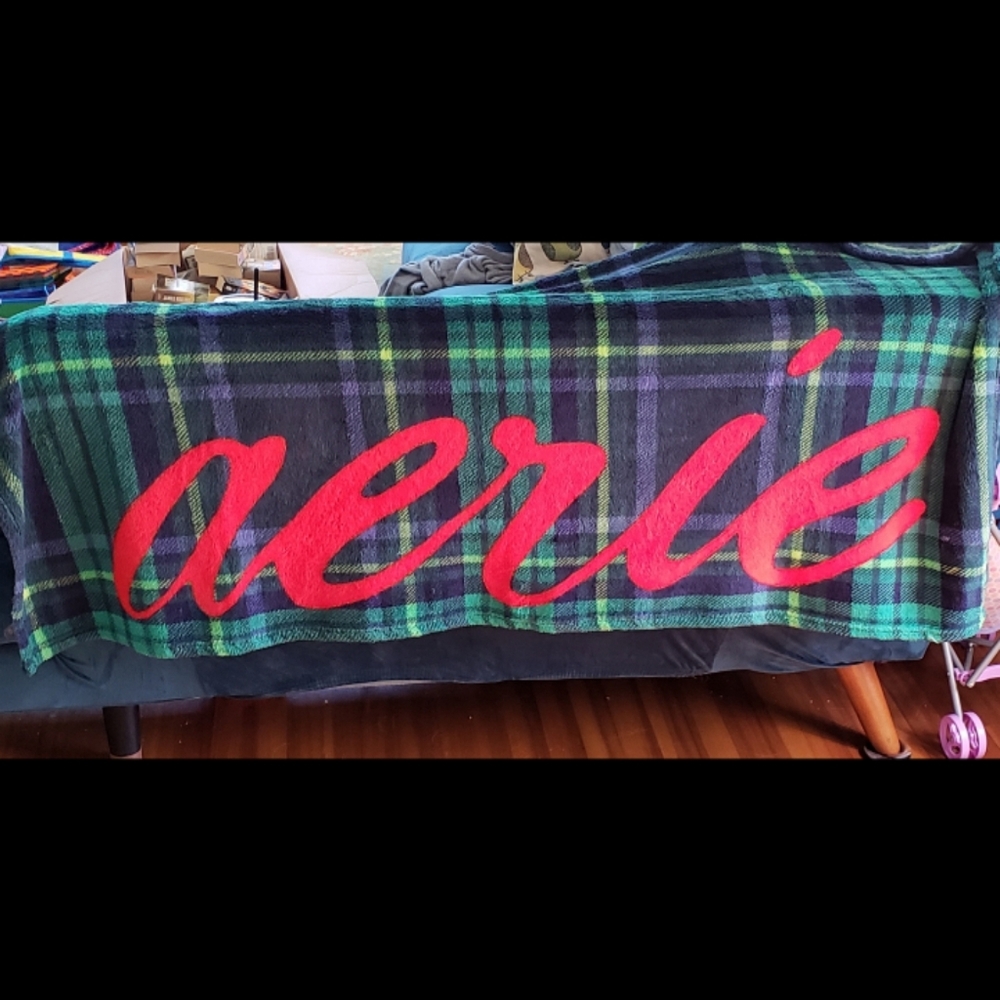 Plush Aerie Cozy Plaid Blanket